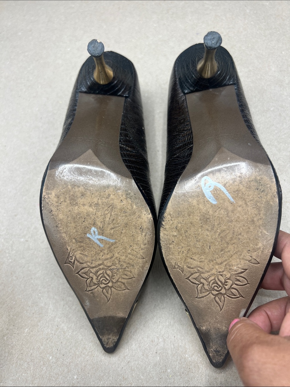 J.Renee Brown Pointed-Toe Pumps with Gold Cap Accent size 7/2 - Picture 7 of 12
